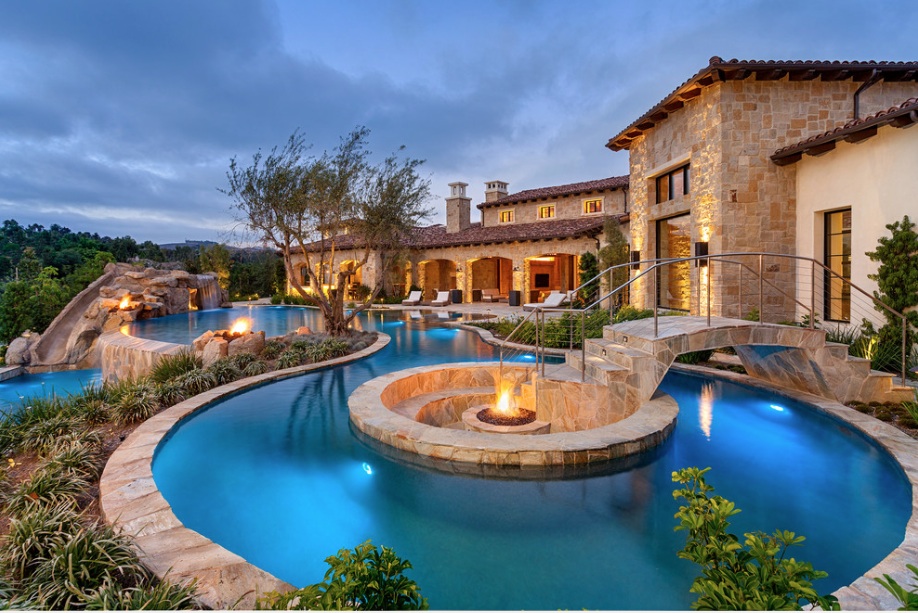 outdoor-pool-firepit
